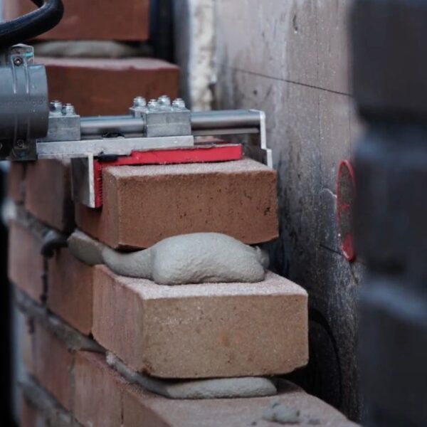 Dutch startup Monumental is utilizing robots to put bricks